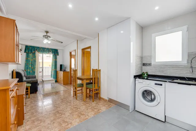 Apartamento de dos dormitorios a escasos 150 metros de la playa del cura, en torrevieja — 12