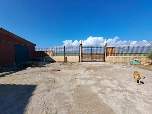 FINCA RURAL CON 4 VIVIENDAS Y NAVE — 37