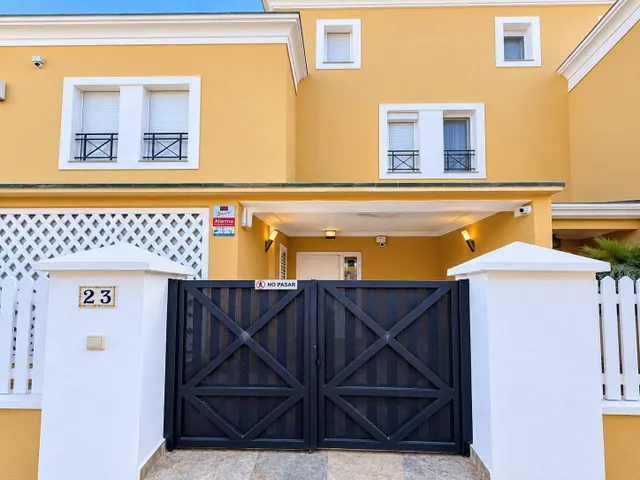 BUNGALOW CON BUHARDILLA EN PLAYA DE SAN JUAN — 23