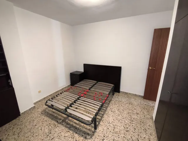 Piso de 89m2. Distribuido en tres dormitorios, salón, cocina y baño — 21