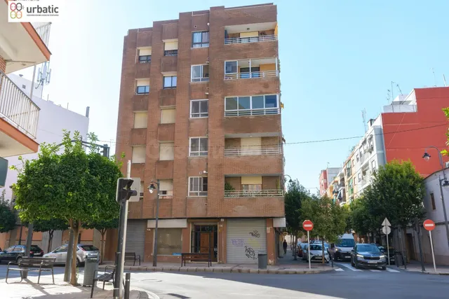 Piso de 3 habitaciones y vestidor con ascensor en el centro de Quart de Poblet — 4