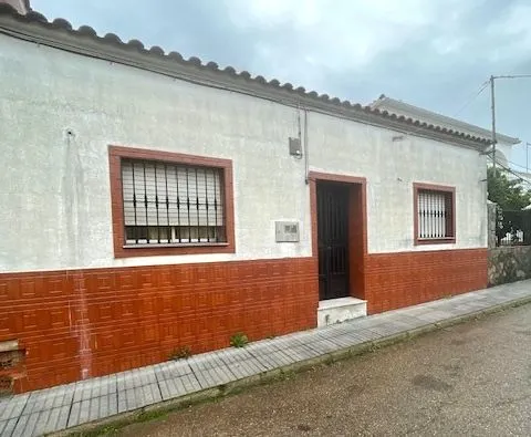 Venta casa en La Roca de la Sierra - foto 2