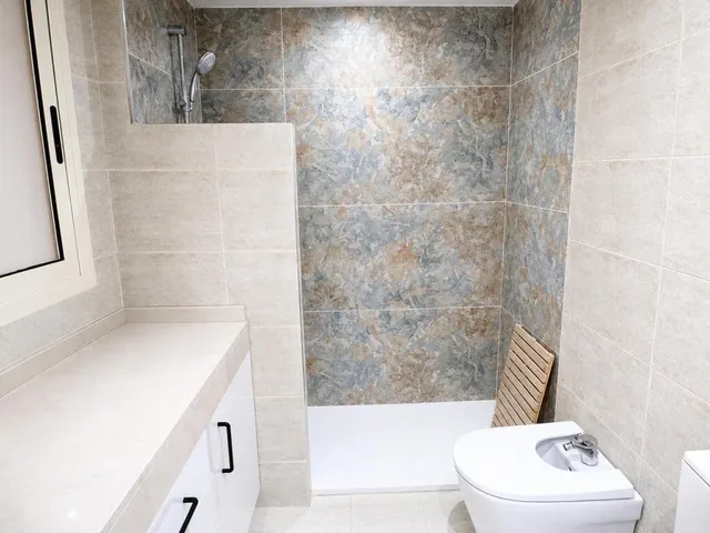 Vivienda exclusiva de 3 habitaciones, seminueva,  con piscina comunitaria en zona Sagrada Familia de Manresa — 18
