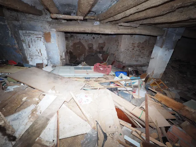 SE VENDE CASA INDEPENDIENTE EN SANT QUINTI DE MEDIONA — 24