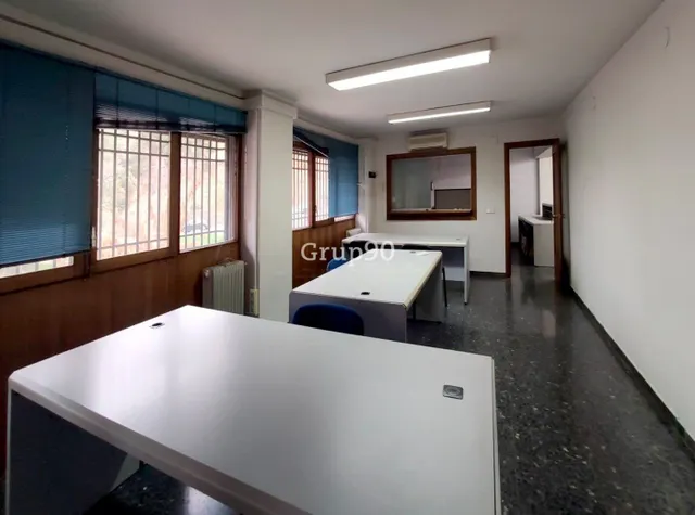 3 LOCALES COMERCIALES EN  ZONA INSTITUT — 15