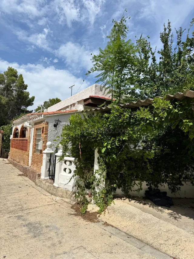 GRAN CHALET CON PISCINA PROPIA EN GANDIA, 4 HAB, 2 BAÑOS - foto 4