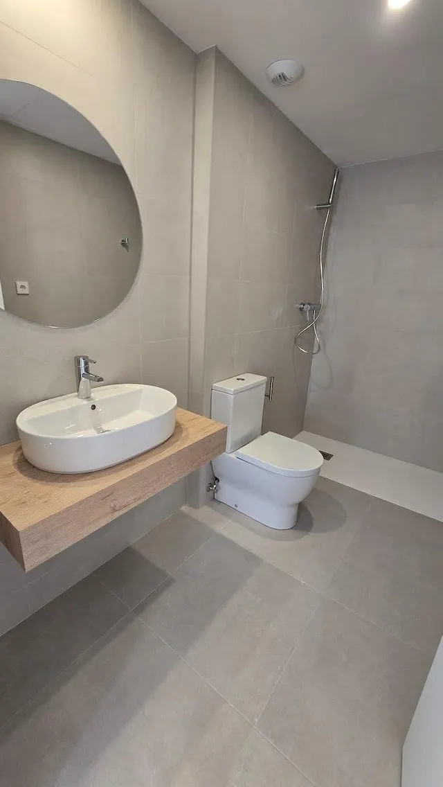 Piso nuevo a estrenar, con terraza, pk, trastero, ascensor y patio comunitario. Súper céntrico. — 28