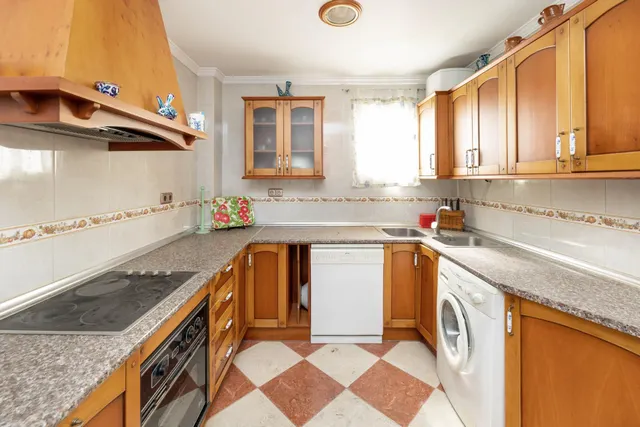 Local + vivienda en Avda. Cadiz — 20