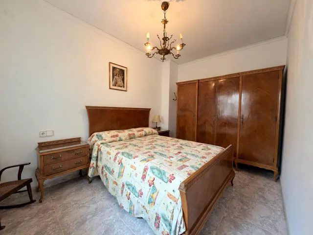 Casa con patio, terraza y acceso a dos calles en el centro de Beniarjó — 32