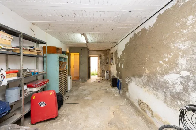 CONJUNTO DE PISOS Y PLANTA BAJA EN GRANADA CON 490 m2 — 17