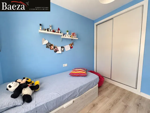 Bungalow totalmente reformado en venta, con piscina comunitaria, porche y garaje privado — 19