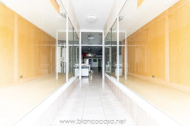 💥¡BAJO en VENTA en el corazón de Carballo con escaparate y m - foto 3