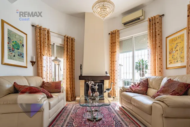 VILLA INDEPENDIENTE CON PISCINA, GRANDES TERRAZAS Y VISTAS AL MAR EN BENAJARAFE — 37