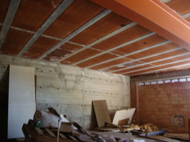 GARAJE EN PARCELA DE 800M2 EN URBANIZACIÓN — 8