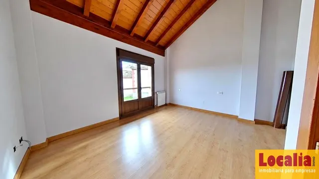 Chalet: amplitud, luz y carácter junto a la costa cántabra — 20