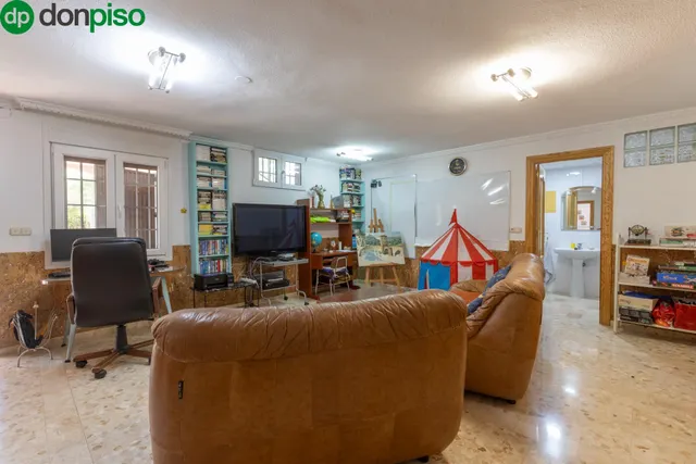 ESPECTACULAR CASA CON PISCINA EN LAS GABIAS — 48