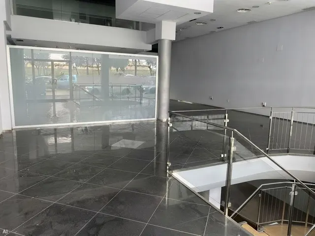 Local comercial de 700 m2 en rentabilidad 6% con salida de h - foto 3