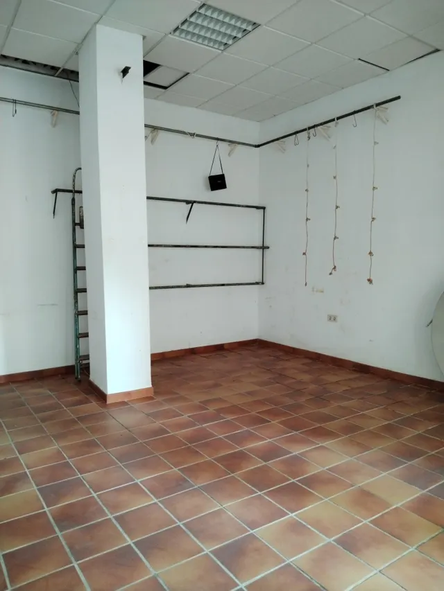 FANTASTICO LOCAL EN UNA DE LAS MEJORES ZONAS DE MOTRIL — 9