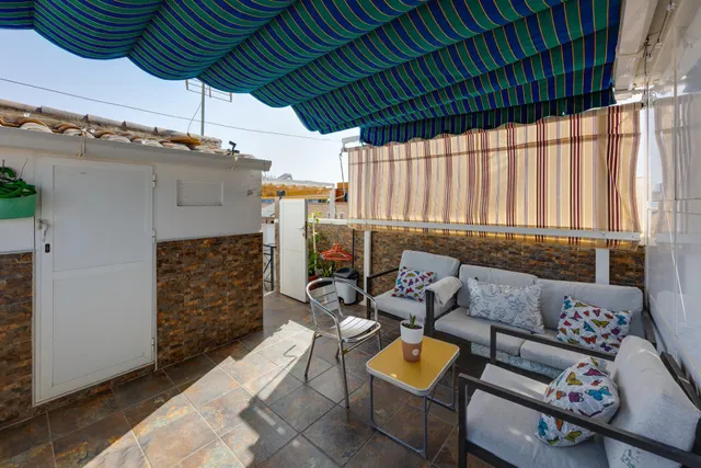 Bungalow planta alta reformado, en residencial con piscina comunitaria — 8