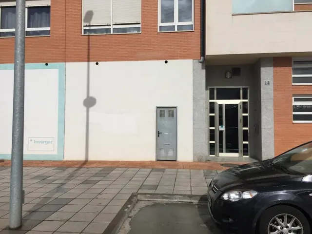 LOCAL EN VENTA ROSALEDA — 2