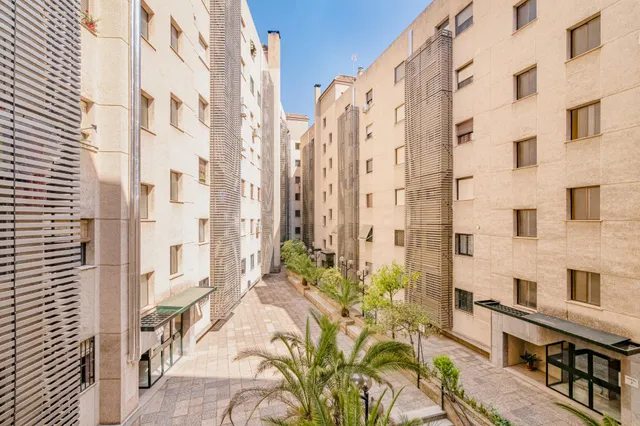 Amplio piso situado en el emblemático Edificio Presidente en Caleta — 8