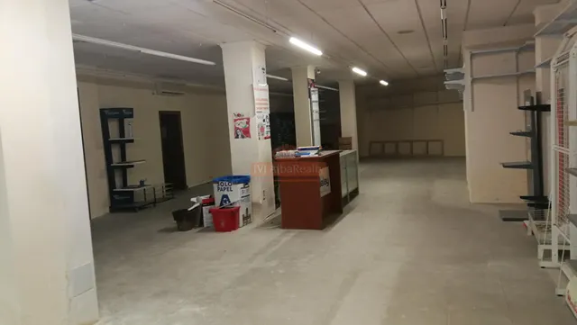 SE ALQUILA LOCAL DIÁFANO EN UNA DE LAS PRINCIPALES — 7