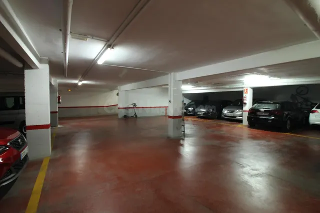 Plaza de parking coche grande en Zona Sant Joan, junto a los - foto 5
