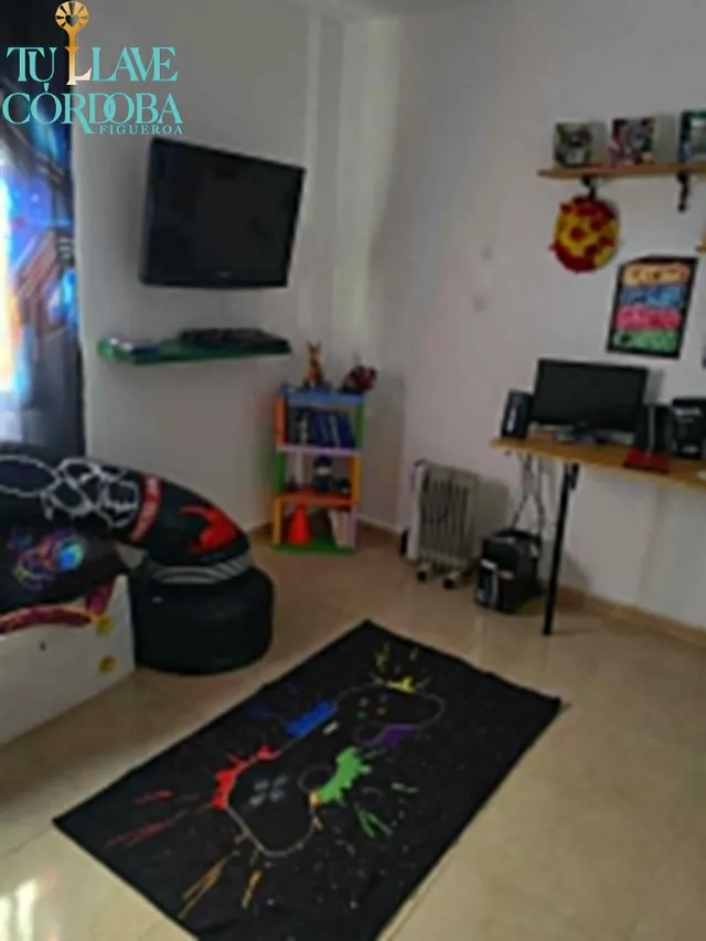 PISO CON TERRAZA Y ASCENSOR JUNTO A estaciones — 11