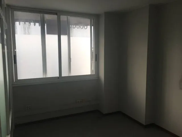 LOCAL COMERCIAL EN ENTRESUELO EN BUEN ESTADO — 6