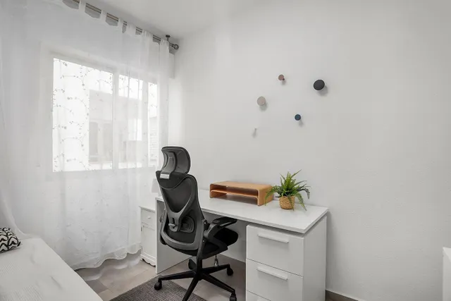 Apartamento reformado y espacioso (aprox. 101 m2 - 1.ª planta) con balcón orientado al sureste ¡y a tan solo 175 m de la Playa de los Locos! — 21
