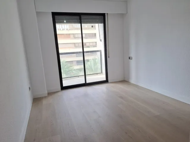 SE ALQUILA PRECIOSA Y REFORMADA VIVIENDA DE 4 DORMITORIOS - PASEO DE SOTO ALICANTE — 24