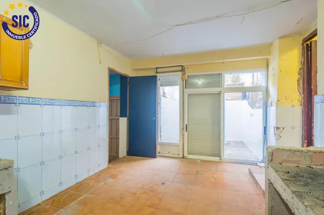 ¡oportunidad única en el pontón (Requena)! casa a dos calles con luz natural y múltiples posibilidades: — 31