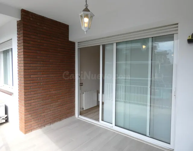 "Piso reformado con terraza, piscina y parking cerca de la p - foto 4