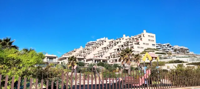 BUNGALOW EN URBANIZACIÓN CON PISCINA Y VISTA AL MAR — 23