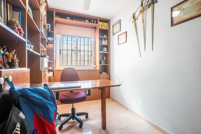 HUERCAL ALMERIA - LOS PINOS: TRIPLEX 4 DORMITORIOS + 3 BAÑOS + GARAJE SOTANO AMPLIO CON BODEGA + PATIO — 28