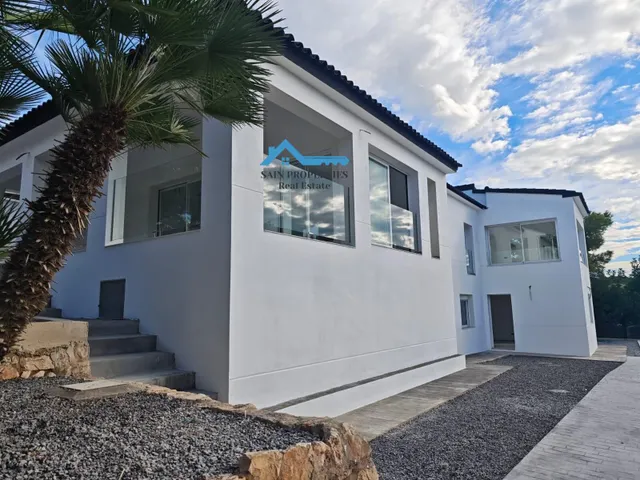 Exclusivo Chalet reformado con vistas al mar en Altea la Vel