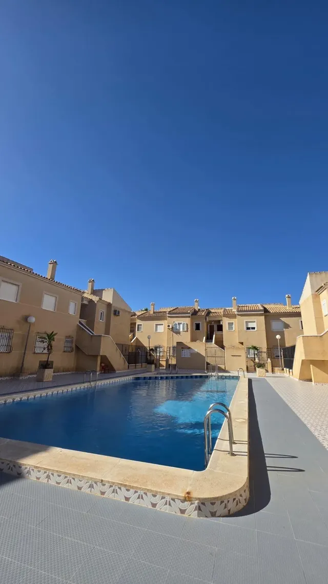 ESTUPENDA VIVIENDA EN PLANTA BAJA CON PISCINA COMUNITARIA — 23