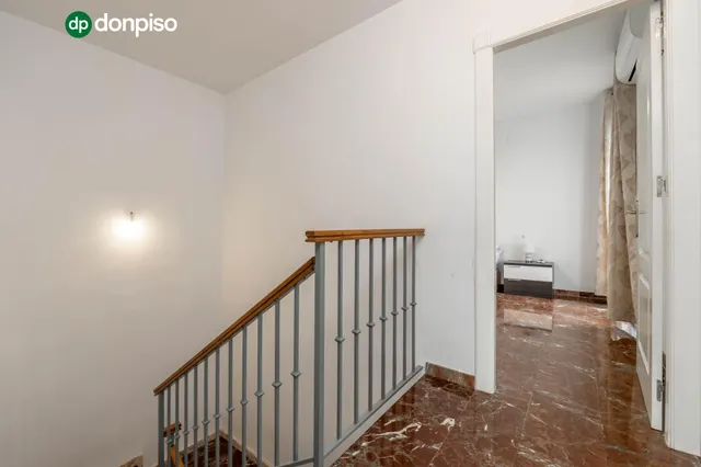 Encantadora Casa Reformada en Ogijares con Vistas y Espacios para Disfrutar — 31