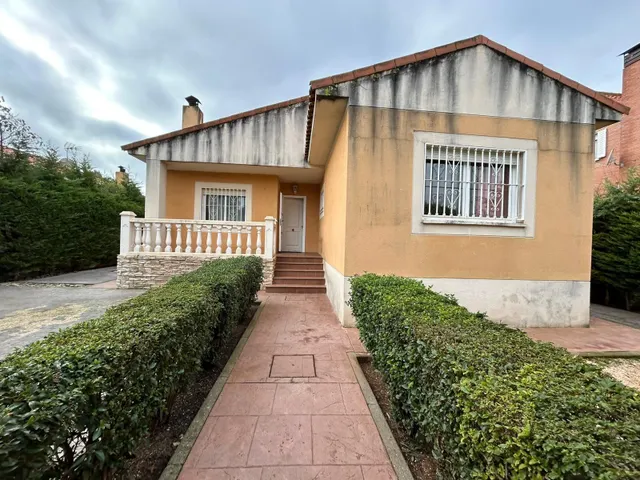 CHALET INDEPENDIENTE EN UNA PLANTA — 30