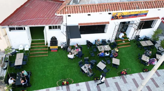 TRASPASO BAR CON AMPLIA TERRAZA EN PLENO CENTRO DE TORREMOLINOS — 2