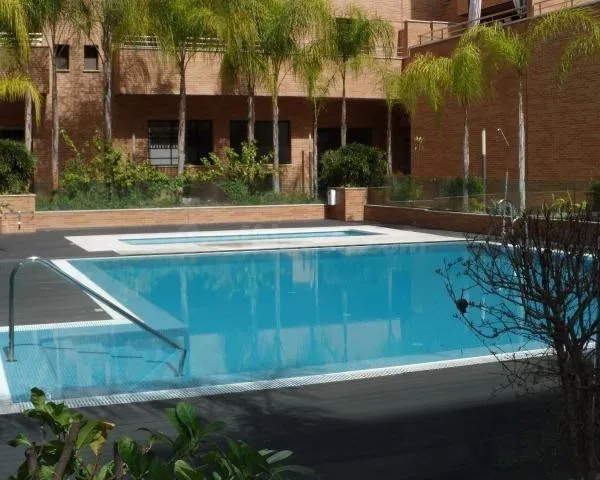 LUMINOSO PISO DE 3 DORMITORIOS CON TERRAZA Y PISCINA - foto 2
