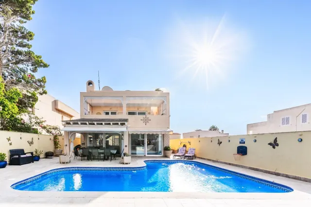 SE VENDE espectacular chalet independiente con piscina priva - foto 4