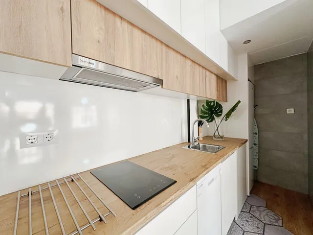 Casa adosada reformada y espaciosa de tres plantas (86 m2) con 3 dormitorios, 2 baños y 1 aseo. Terraza frente, piscina comunitaria, cerca del La Zenia Boulevard y a tan solo 650 m de Playa Flamenca — 12