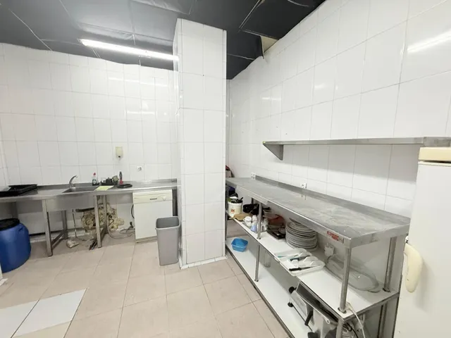 ¡Tu negocio en el foco de atención! Local comercial de 97 m2 muy luminoso en Carolinas Bajas — 27