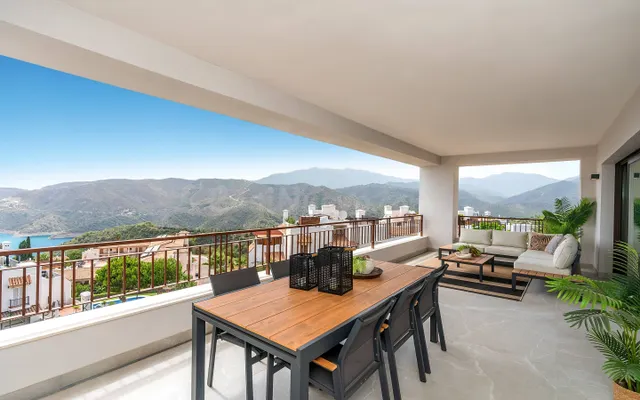 Apartamento de Lujo con solárium en venta en Istan, Málaga - foto 2