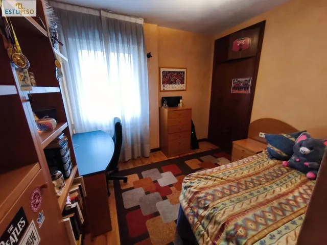 ¡5 habitaciones Y 2 BAÑOS EN PLENO CENTRO! 144 m2 EN CALLE GENERAL ÁLAVA — 34