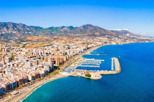 Venta de piso con dos dormitorios en Fuengirola, Málaga, Cos - foto 3