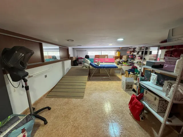 SE VENDE EXCELENTE LOCAL — 14