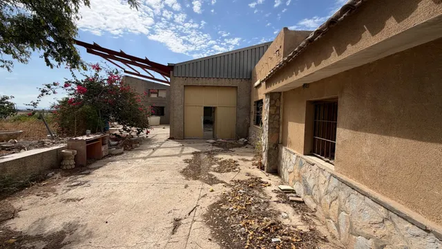 Venta de casa de campo con terreno en Baños y Mendigo. — 11