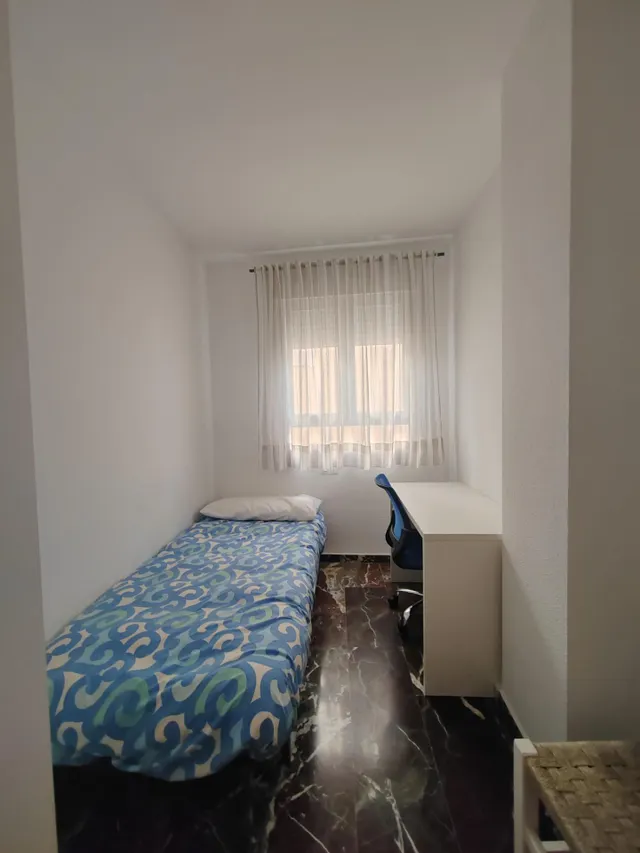 SE ALQUILA HABITACIÓN EN MILLÁN DE PRIEGO. — 23